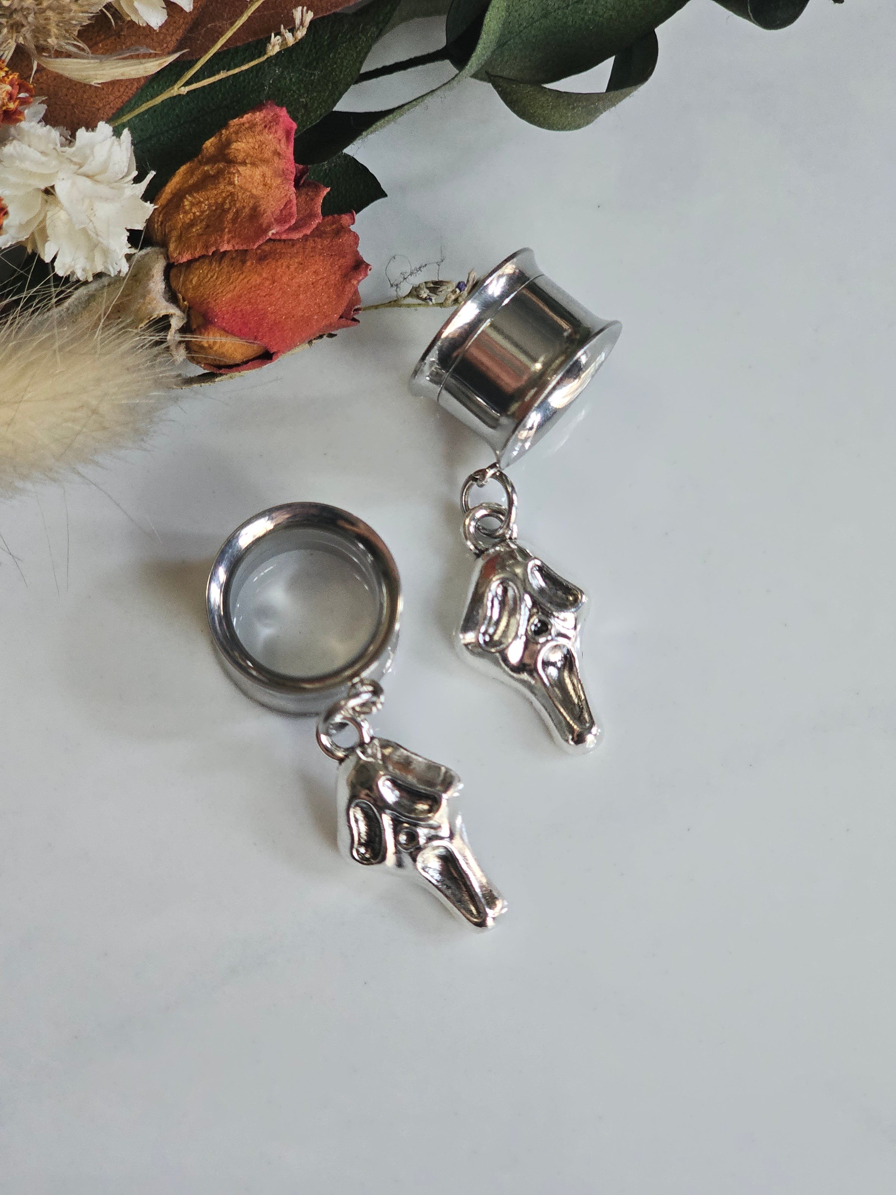 Minimal Halloween ghostface dangle gauges