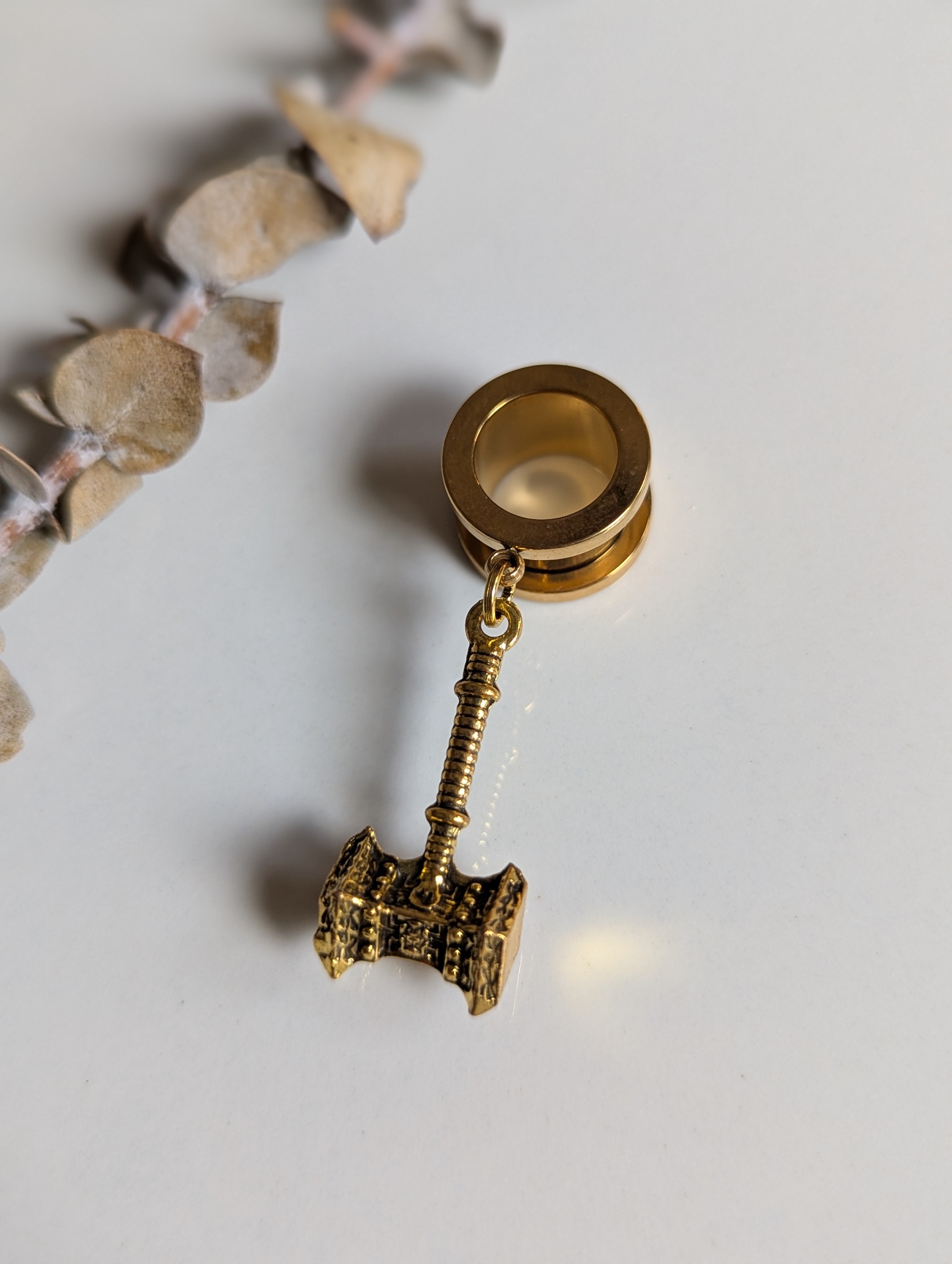 Medieval hammer dangle gauges