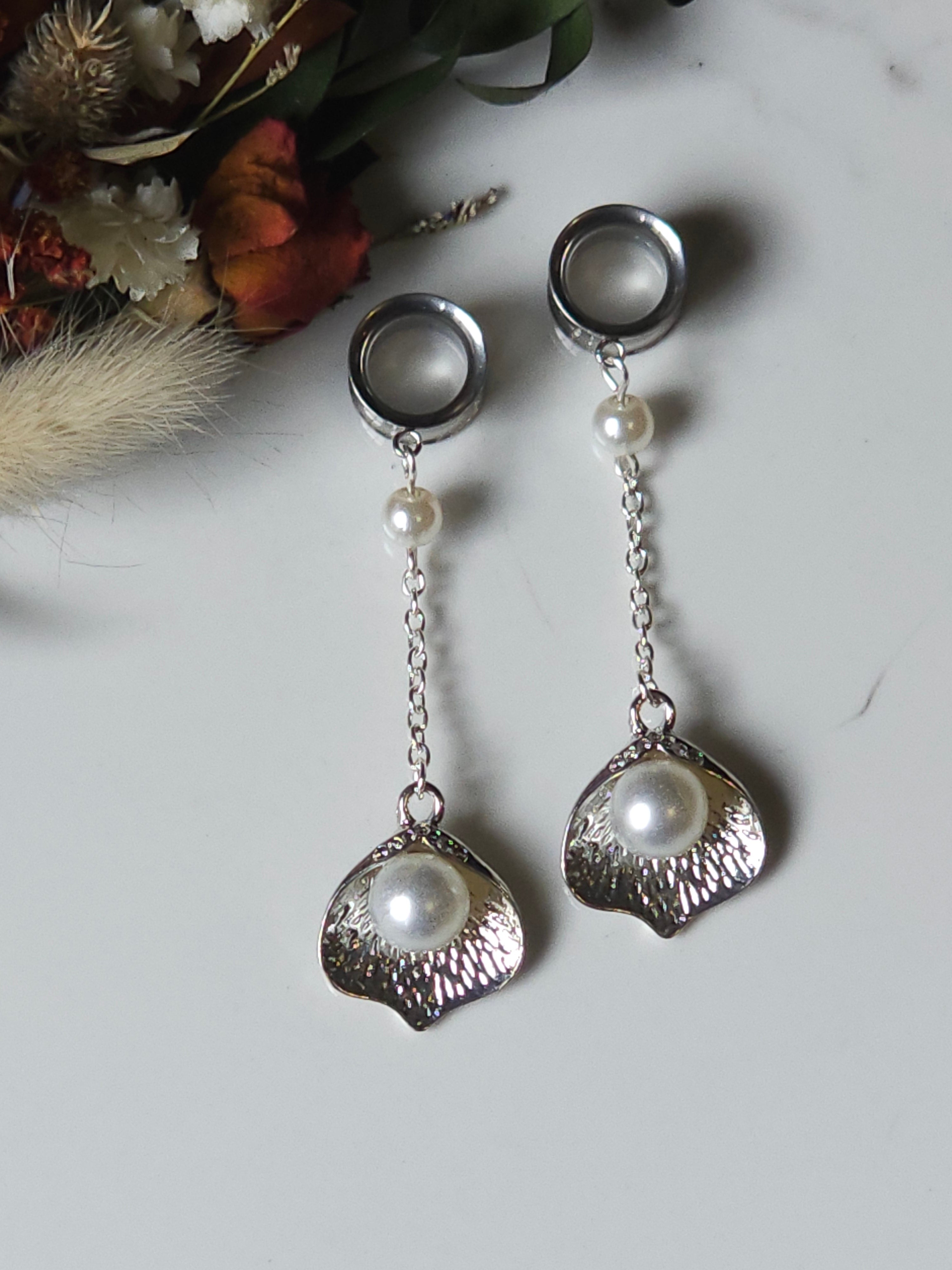 The Aphrodite dangle gauge
