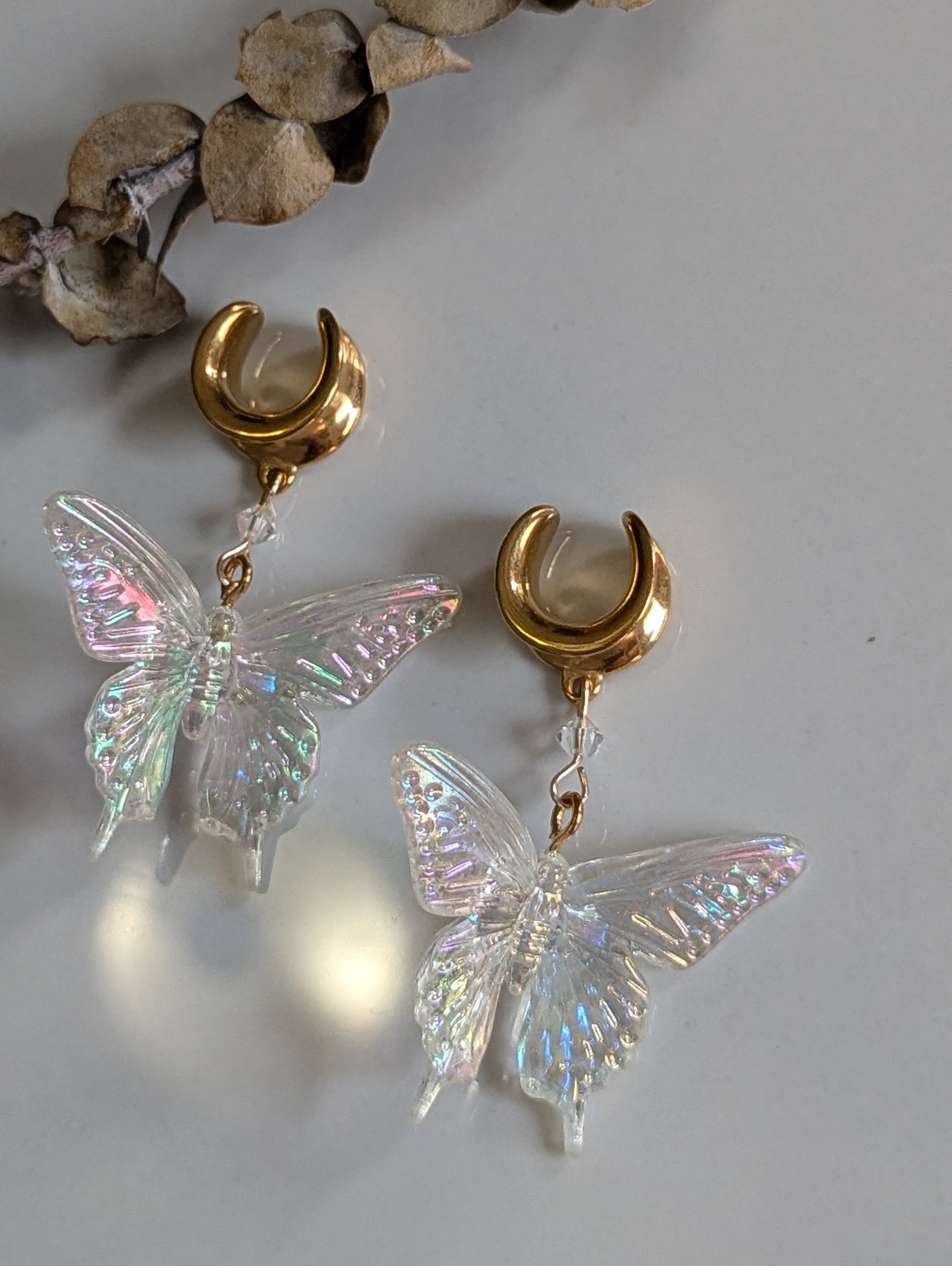 Butterfly saddle gauges