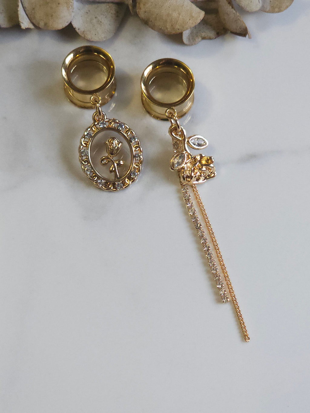 Rose and tassel dangle gauges