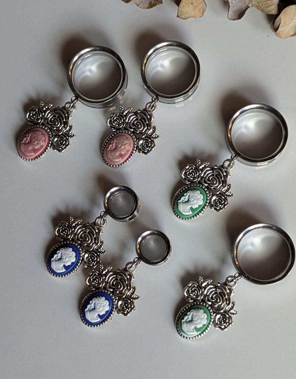 Cameo and rose Dangle Gauges