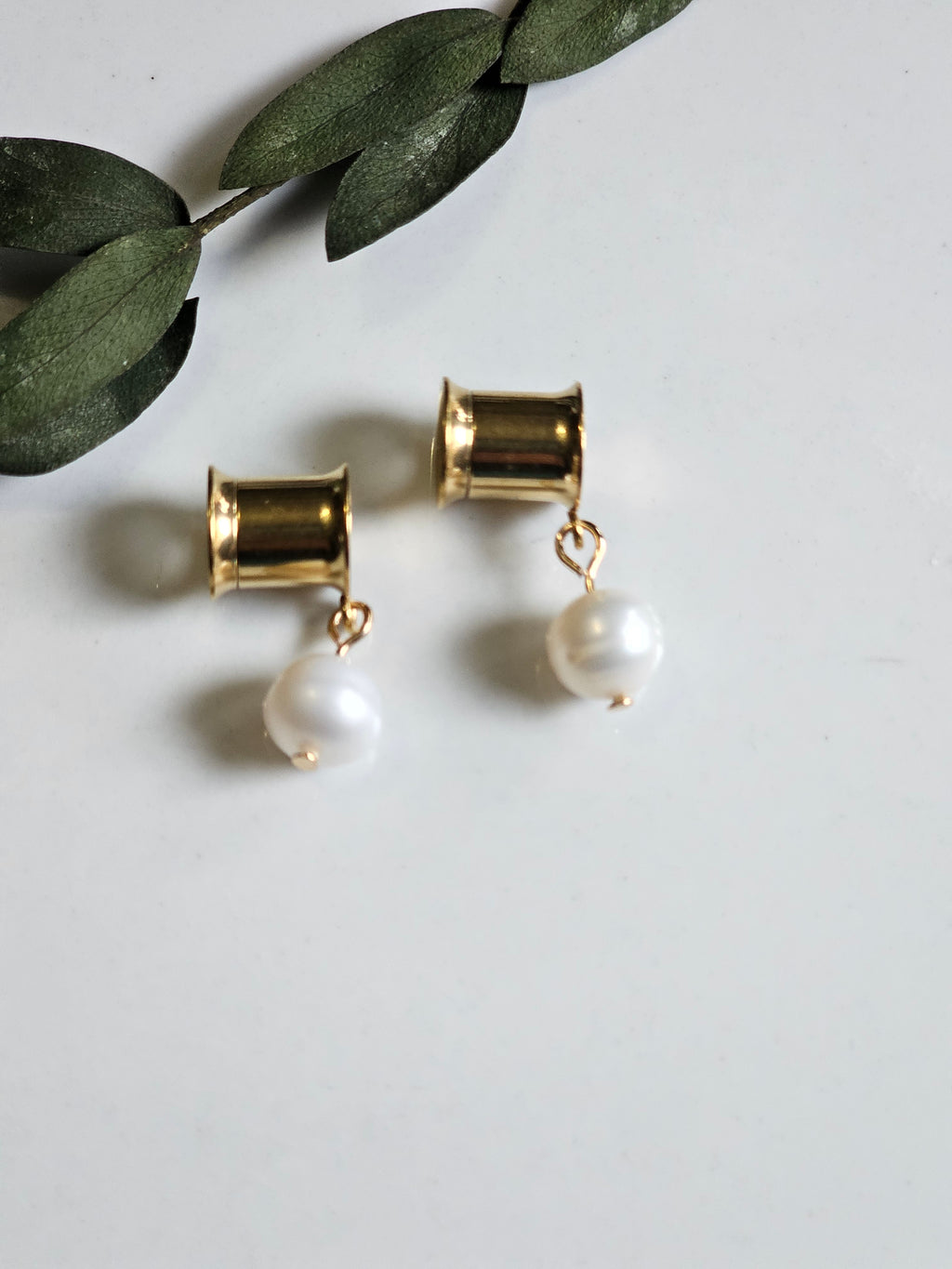 Simple Freshwater Pearl dangle gauges