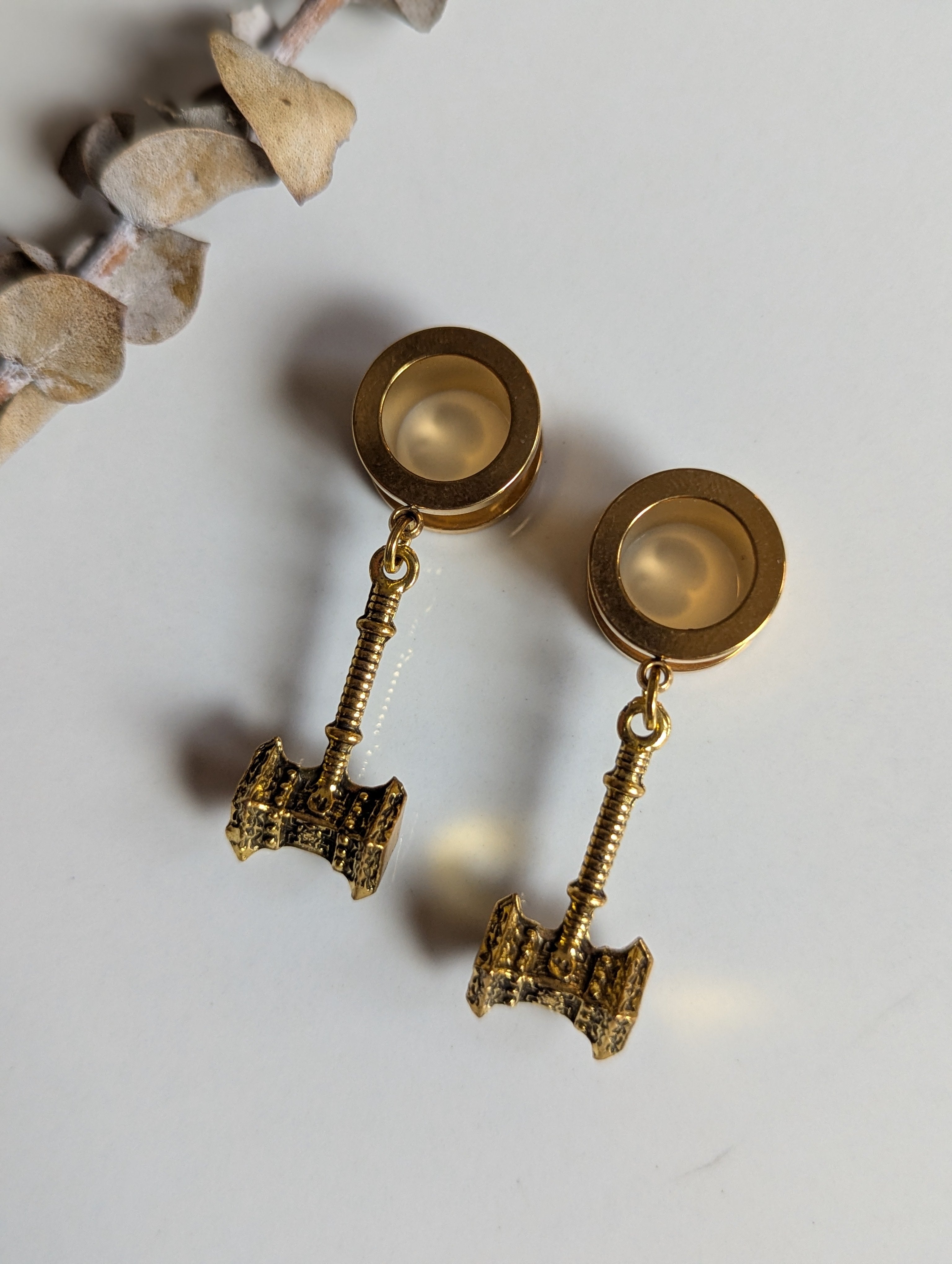 Medieval hammer dangle gauges