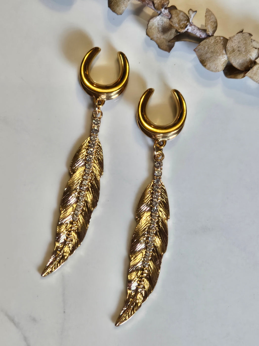 Gold feather saddle gauges