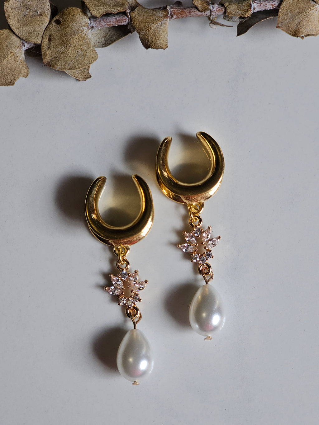 Mallorca Pearl dangle saddles