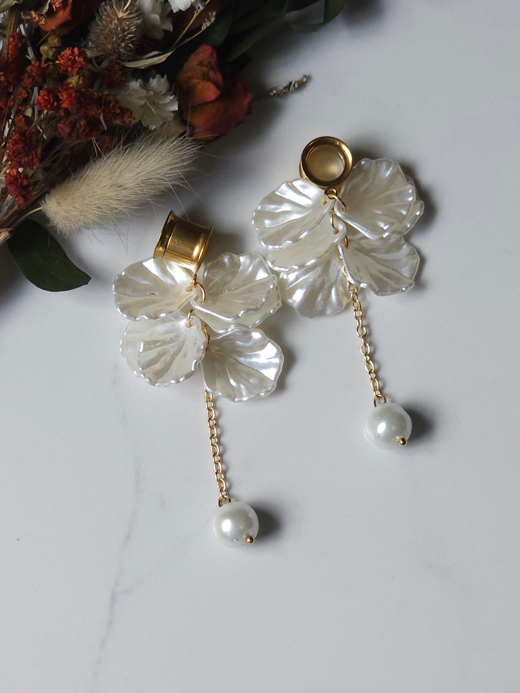 Petal and pearl dangle gauges