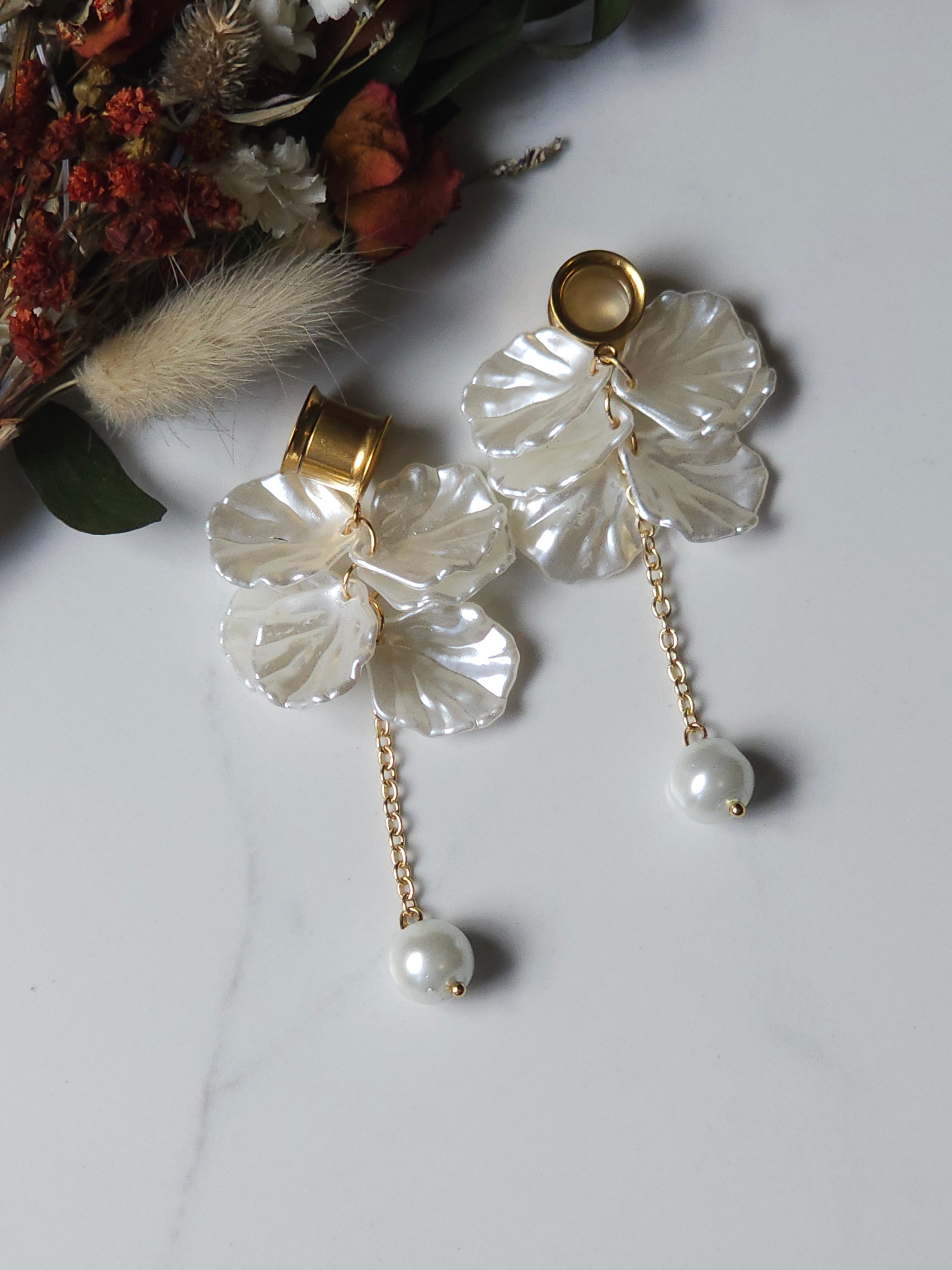 Petal and pearl dangle gauges