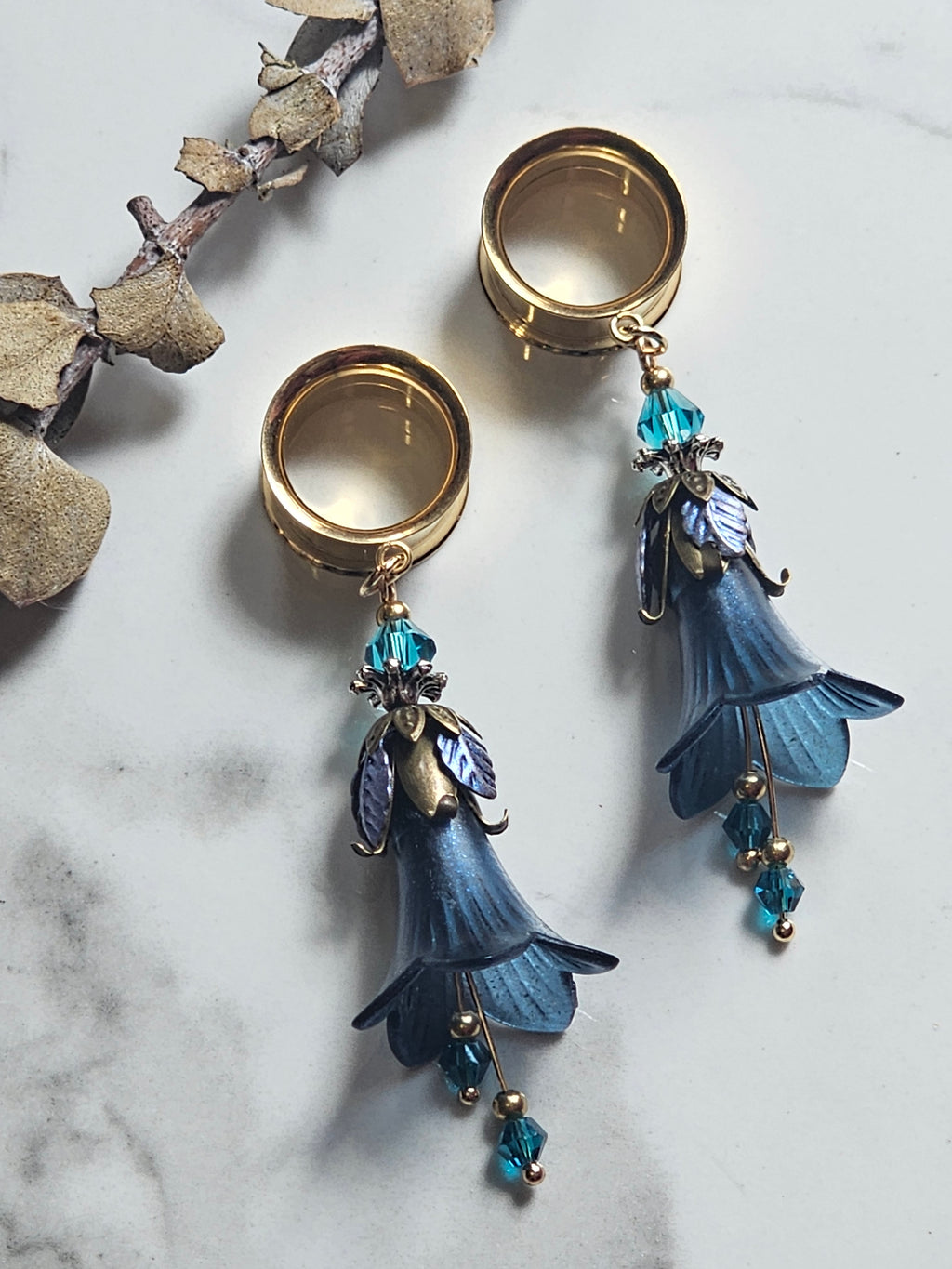 Trumpet flower dangle gauges