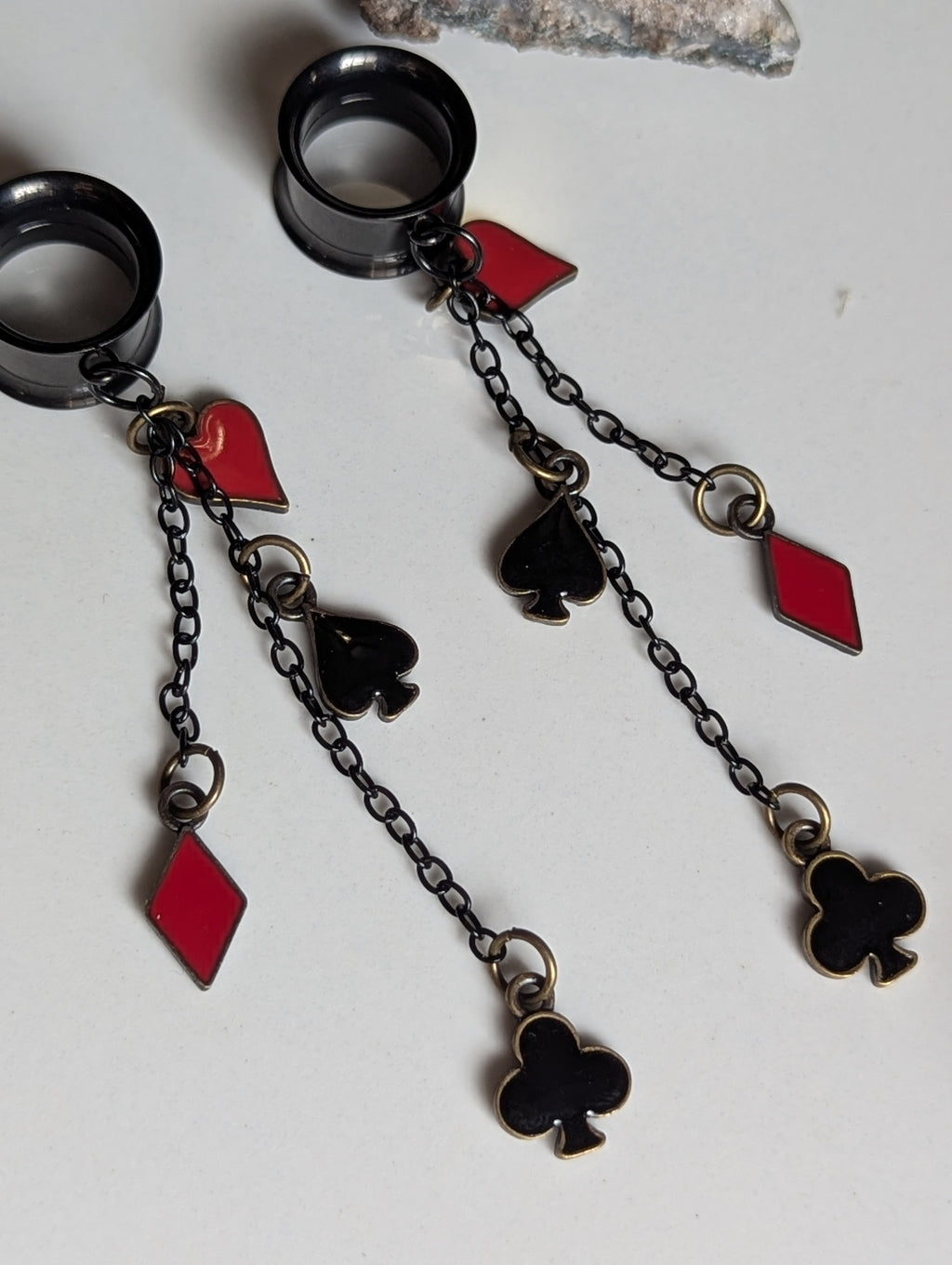 Queen of suits dangle gauges