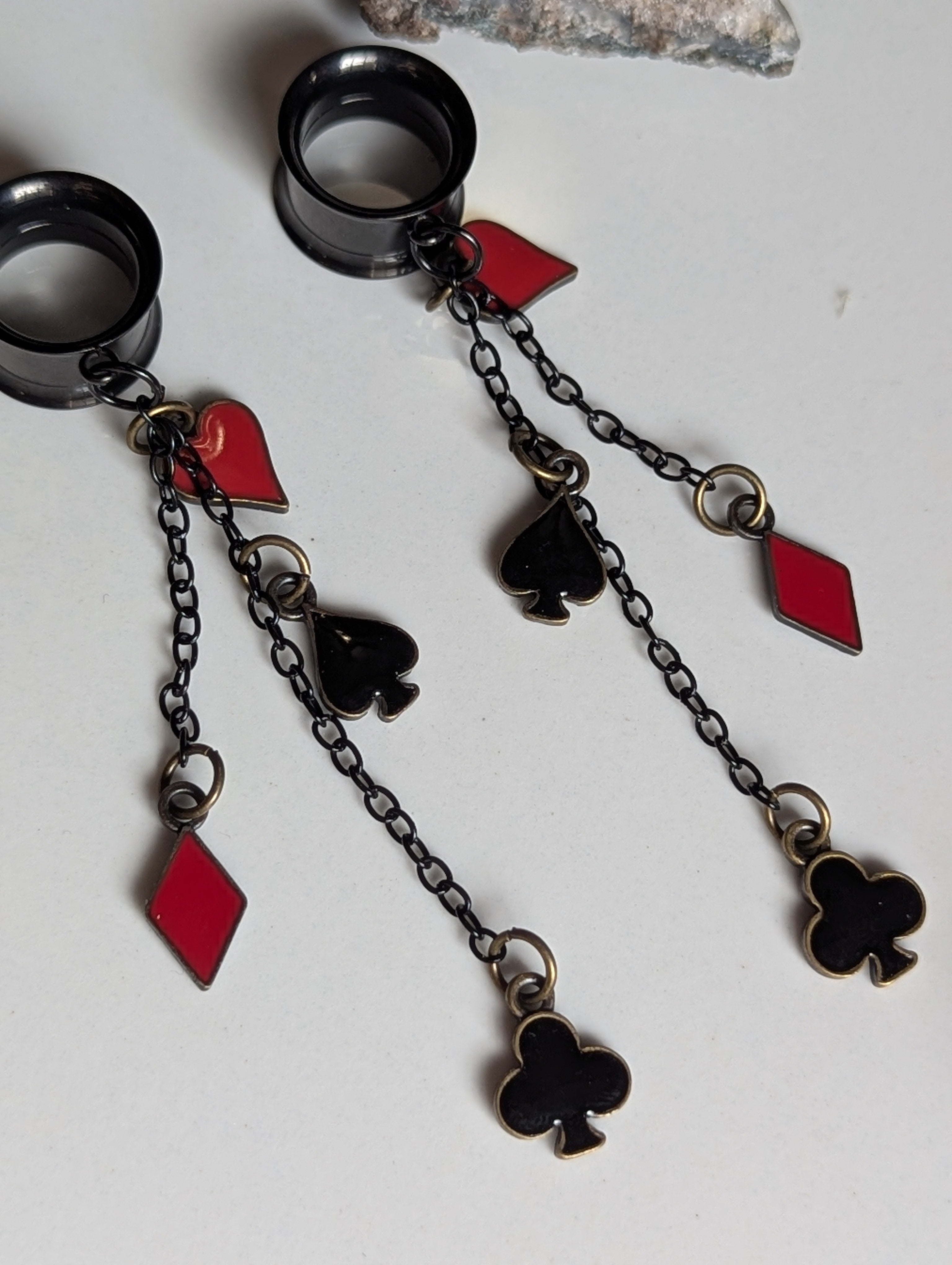 Queen of suits dangle gauges