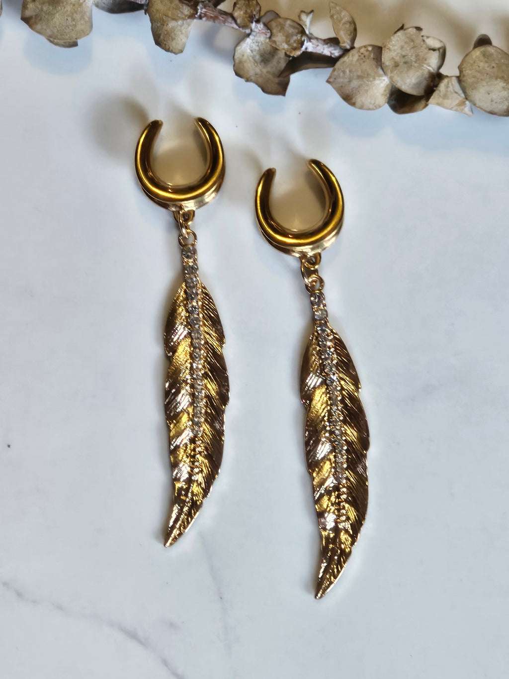 Gold feather saddle gauges