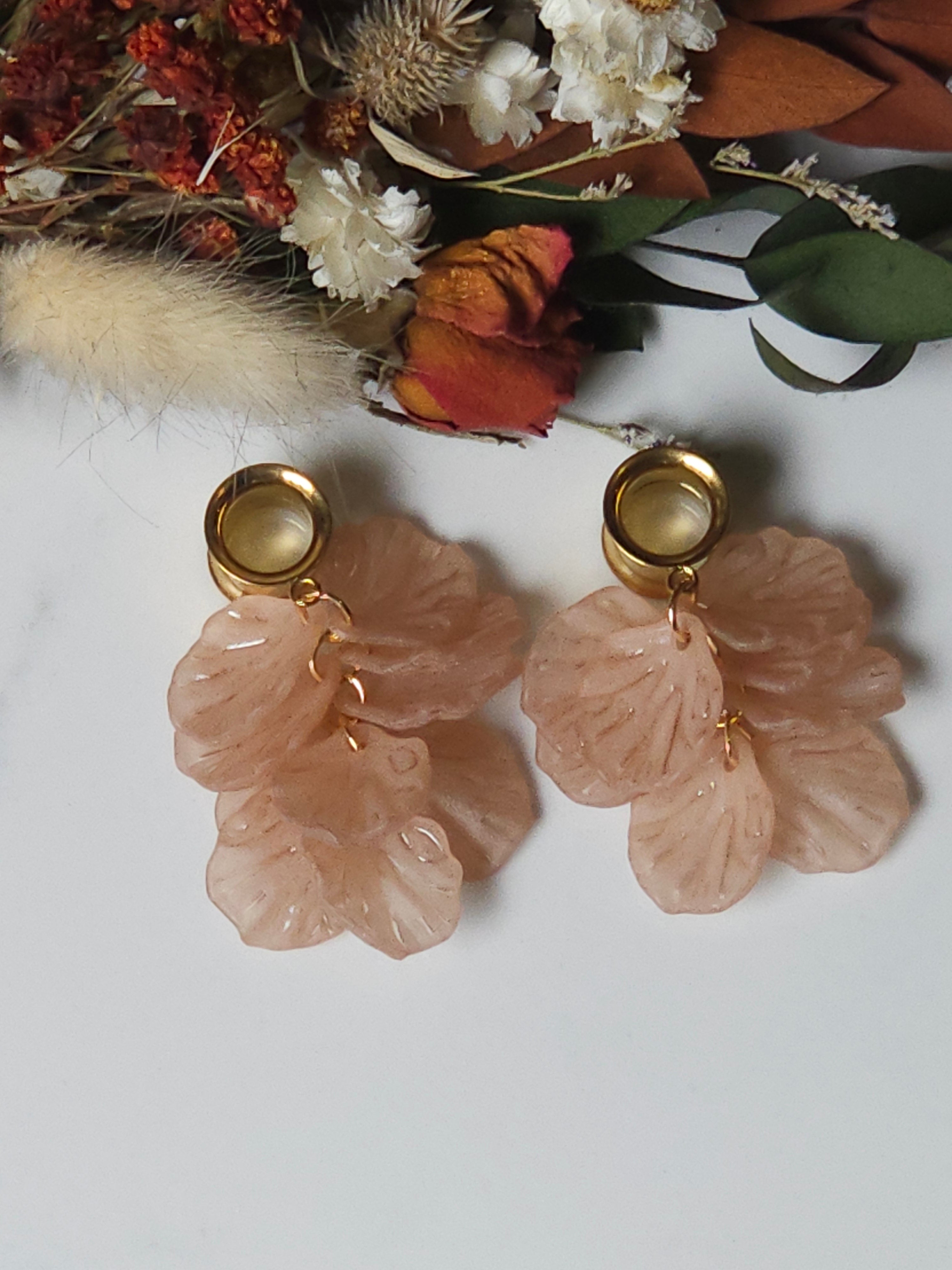 Tan petal dangle gauges