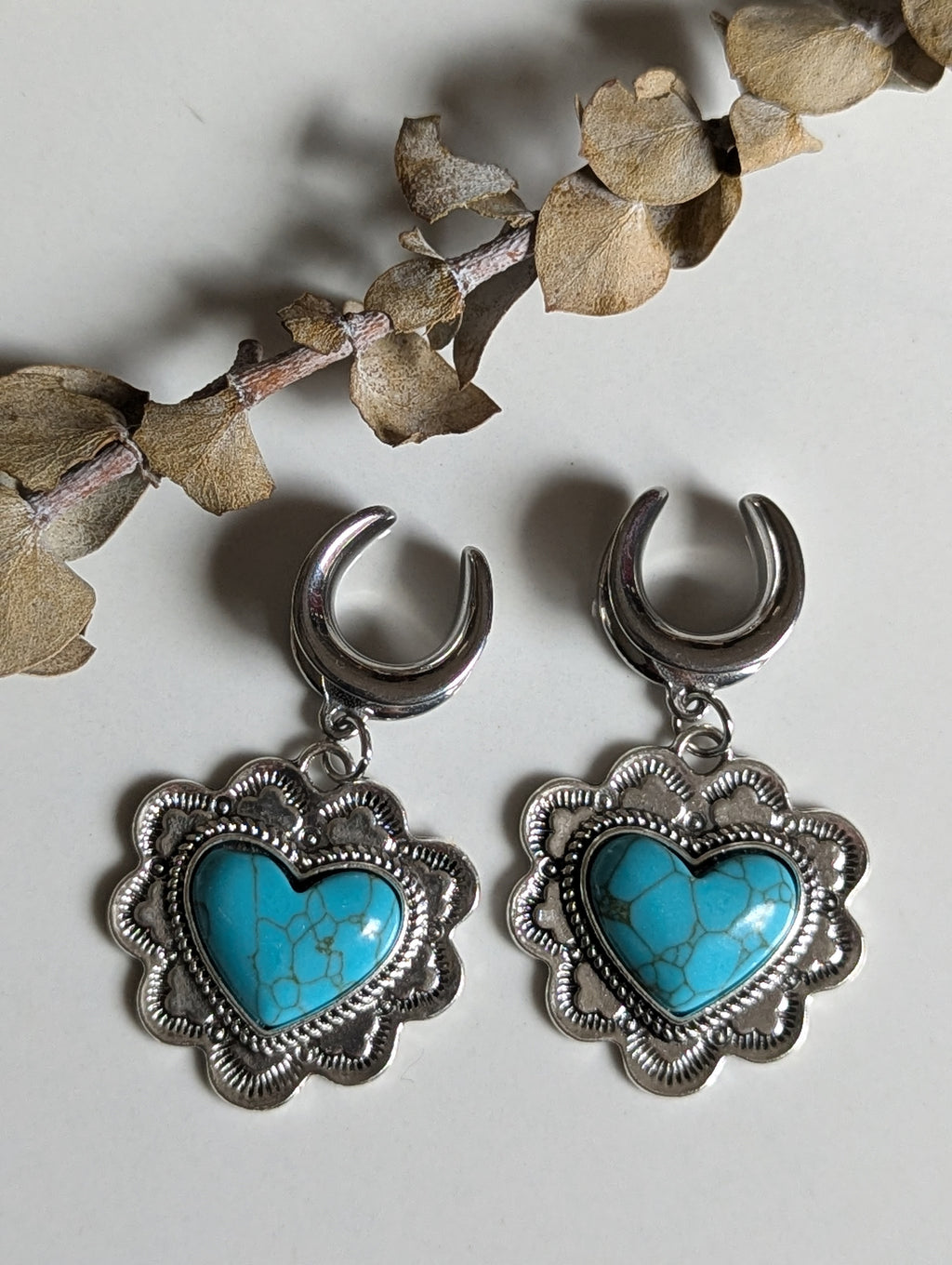 Turquoise heart saddle gauges