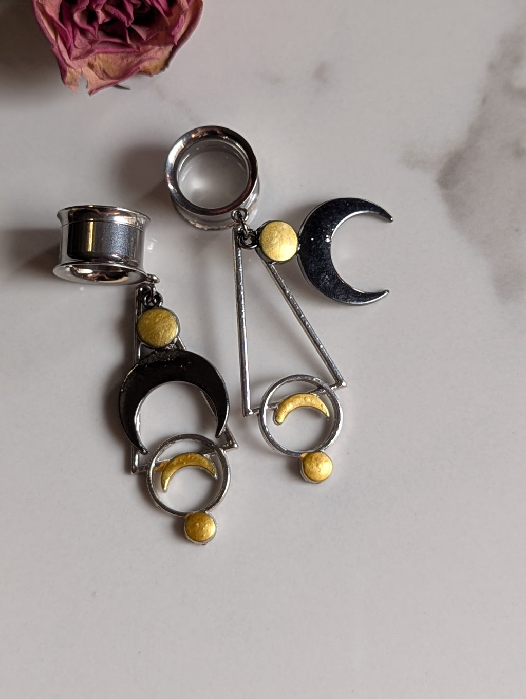 Lunar dangle gauges