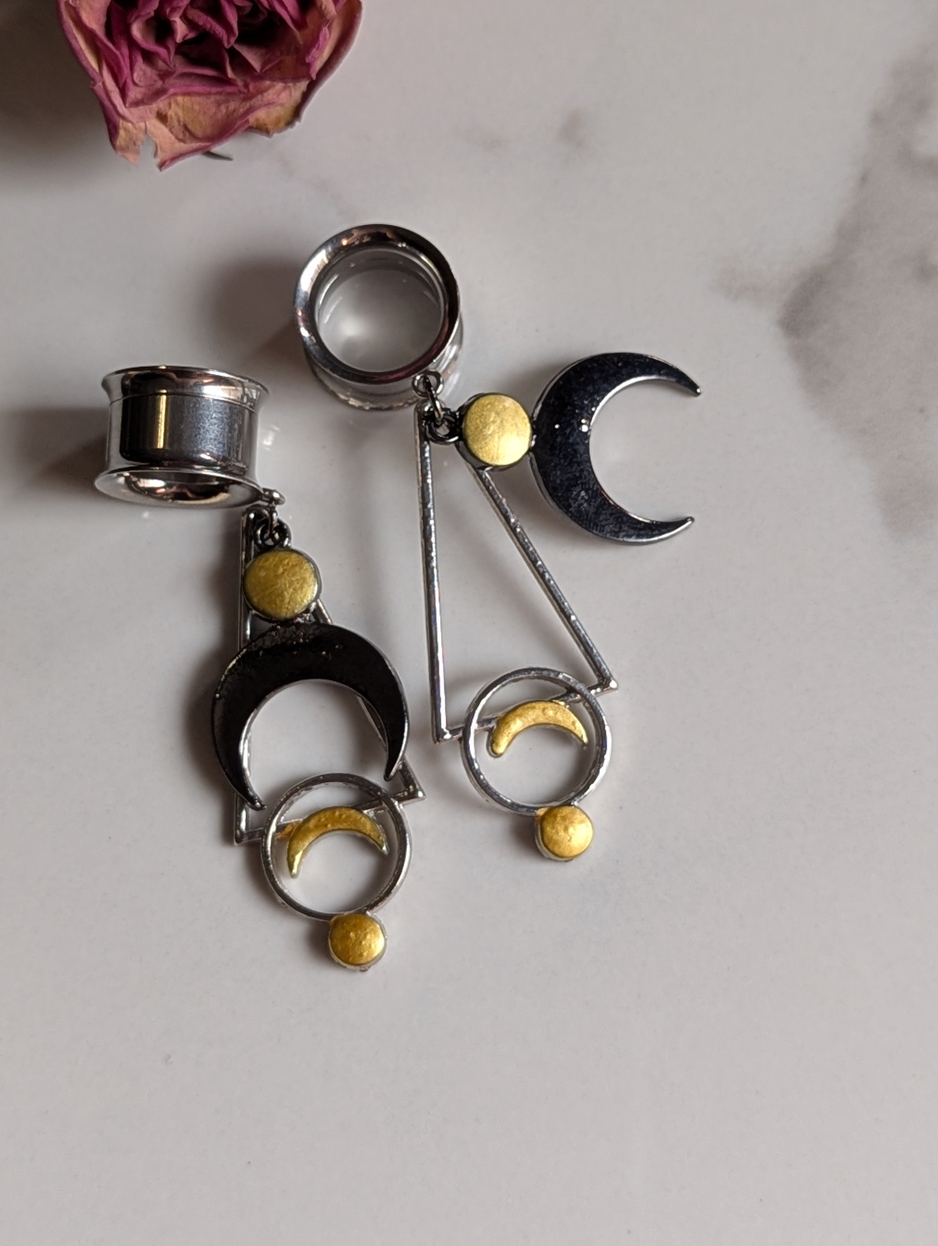 Lunar dangle gauges