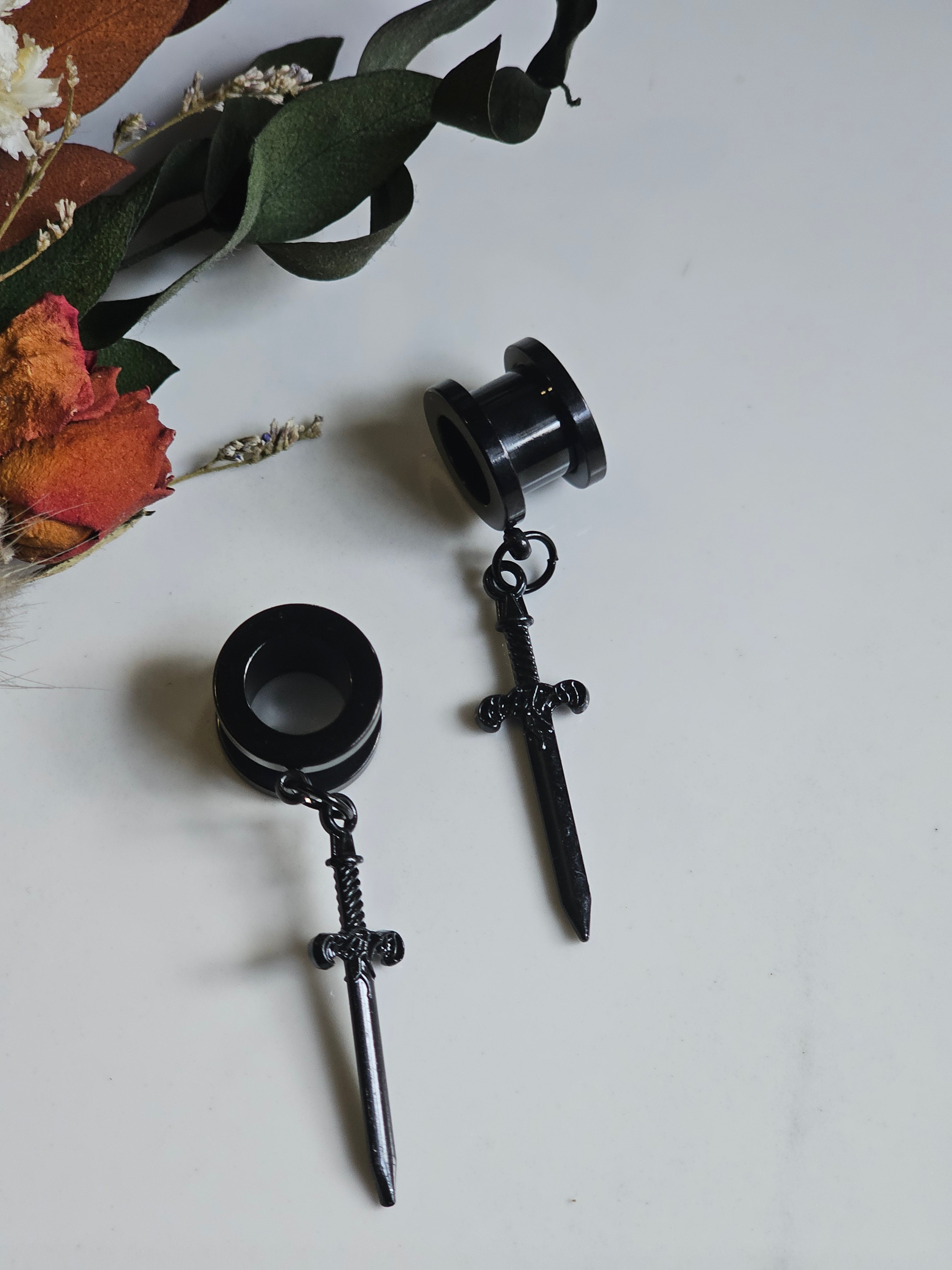 Dagger dangle gauges
