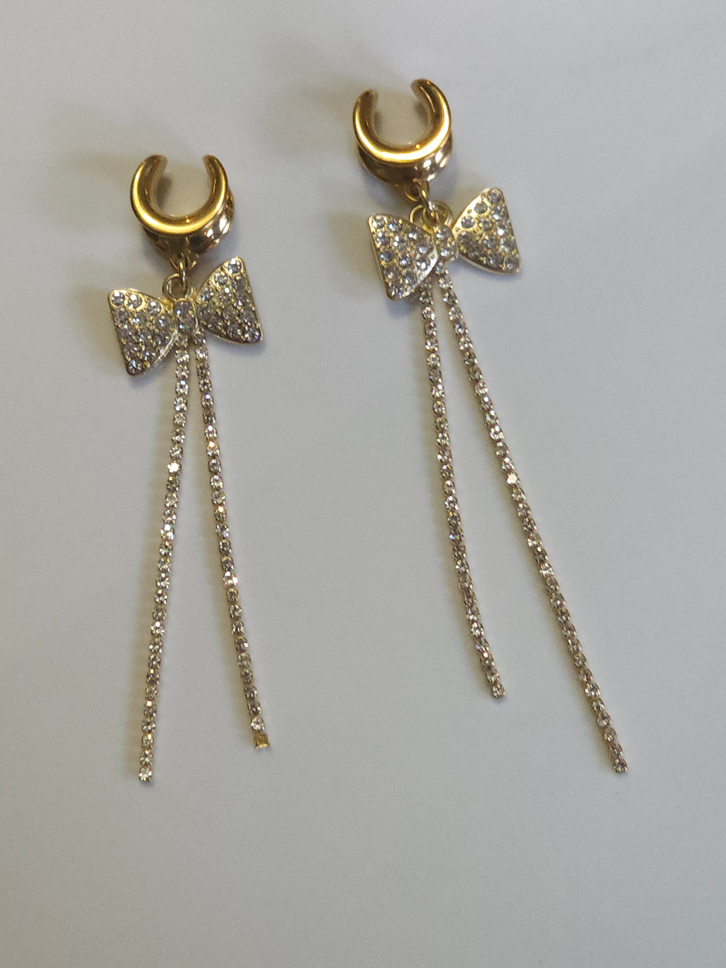 Diamond bow dangle gauges