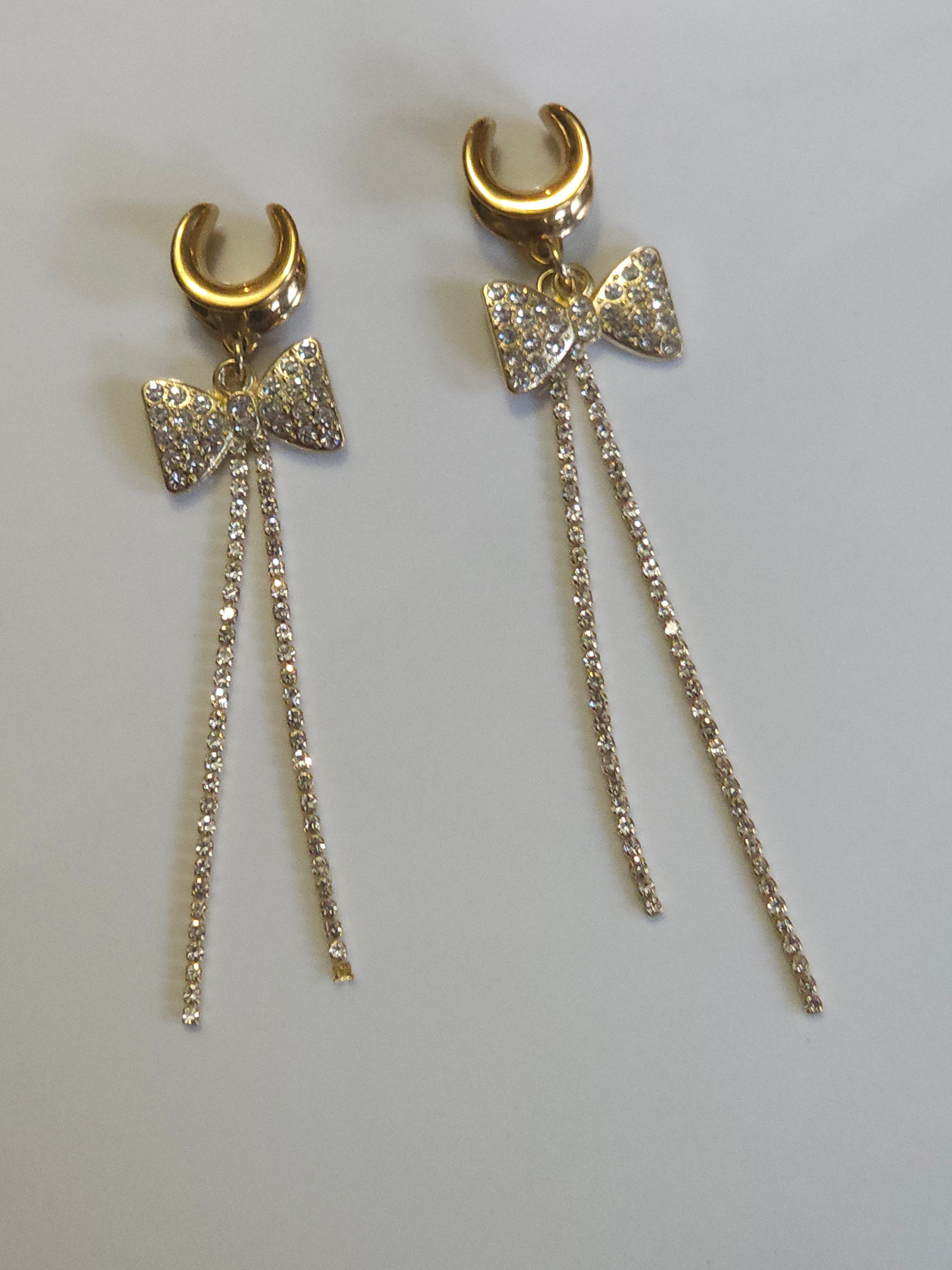 Diamond bow dangle gauges