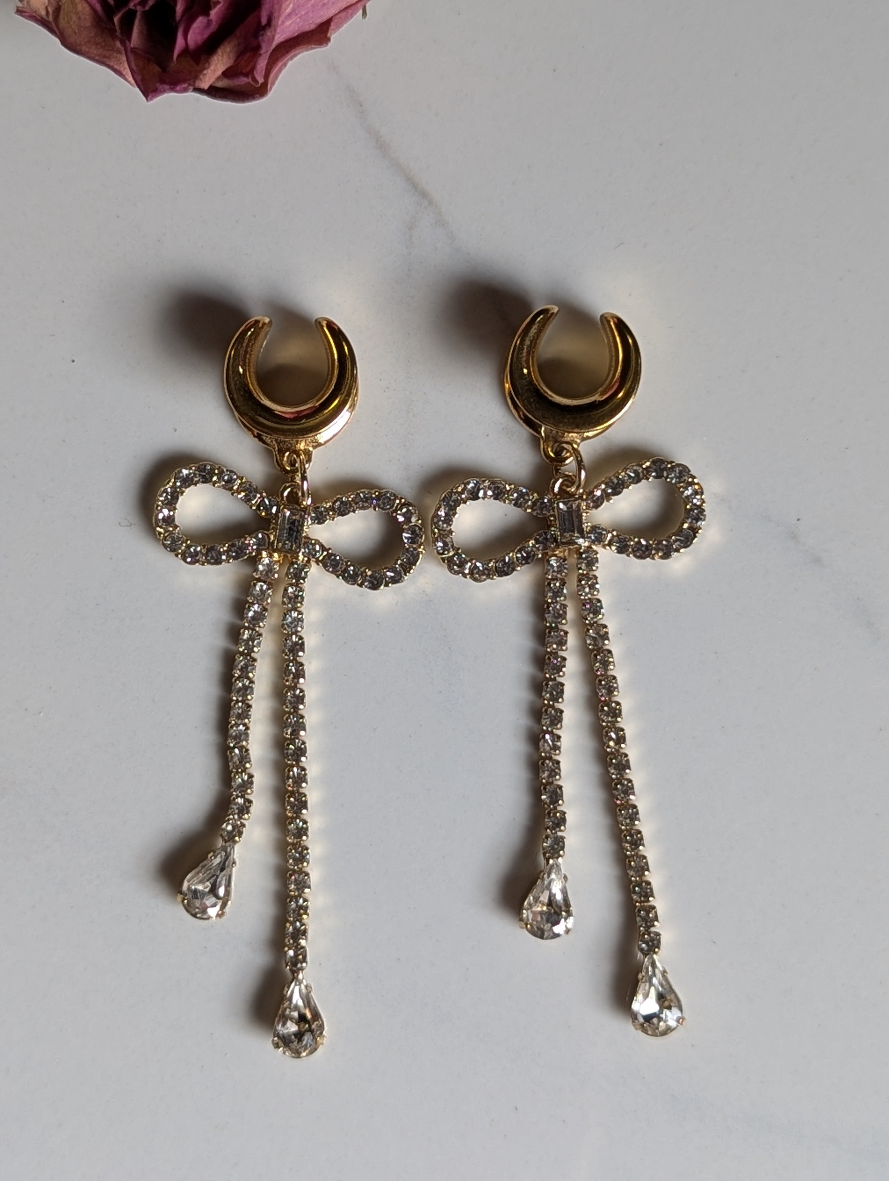 Diamond bow saddle gauges