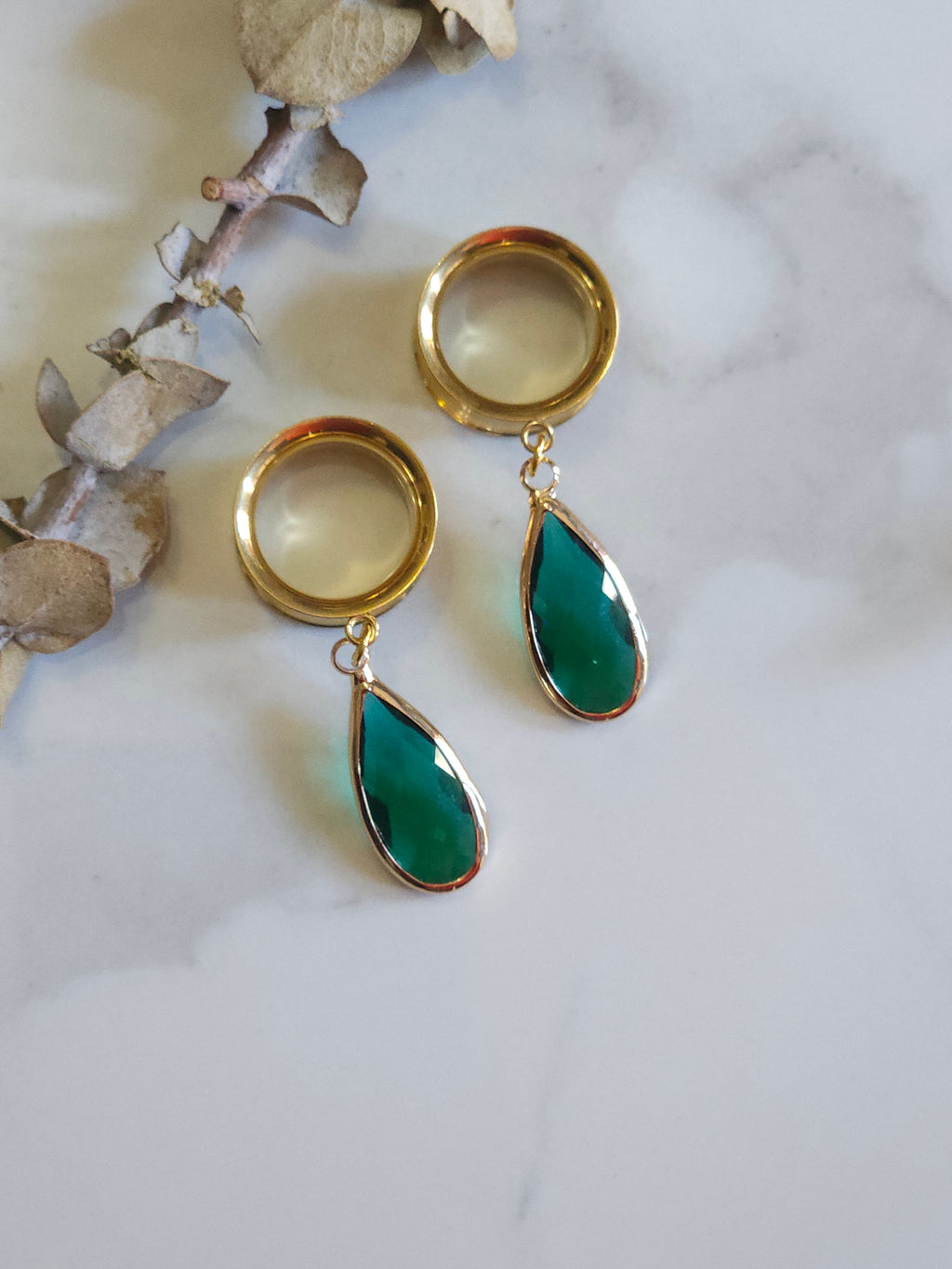 Emerald dangle gauges