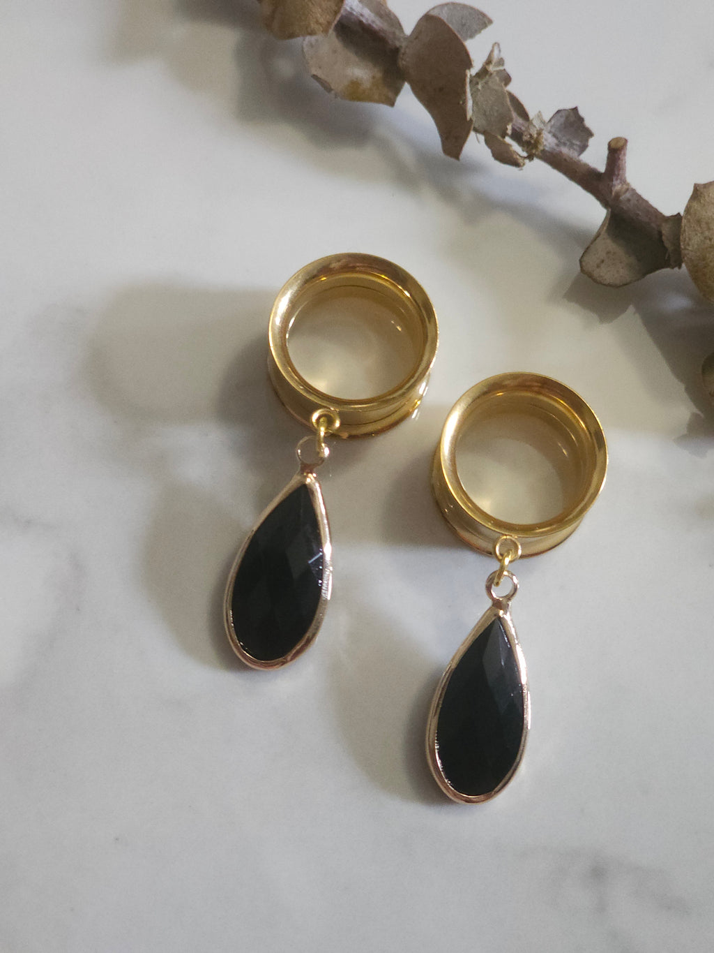 Black teardrop dangle gauges